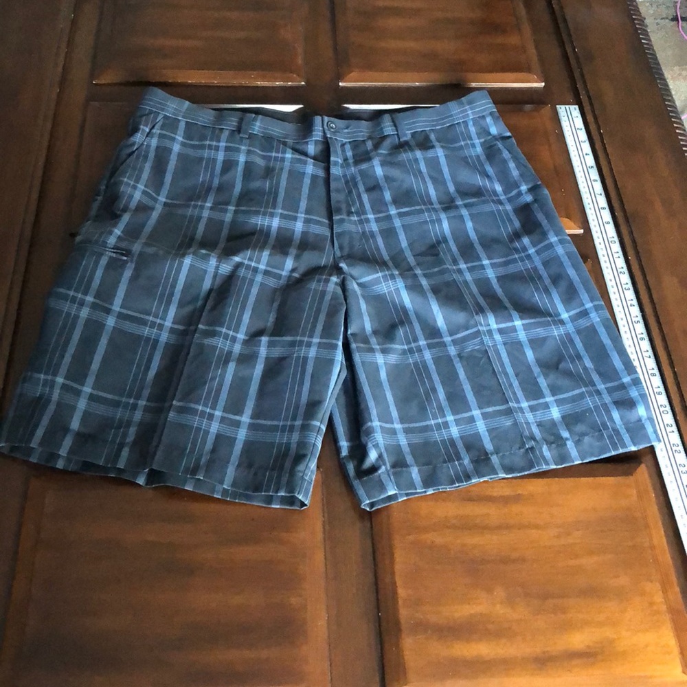 Men’s size 38 grand slam golf plaid shorts